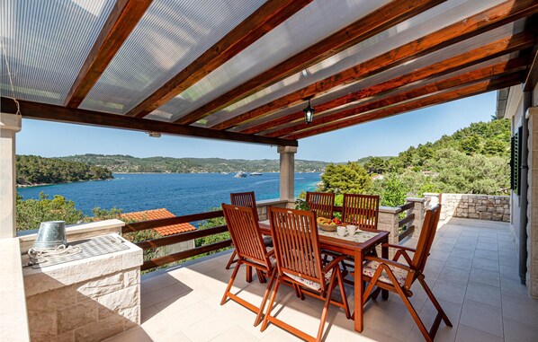 Outdoor dining - Cozy home in Vela luka with WiFi (Vela luka)