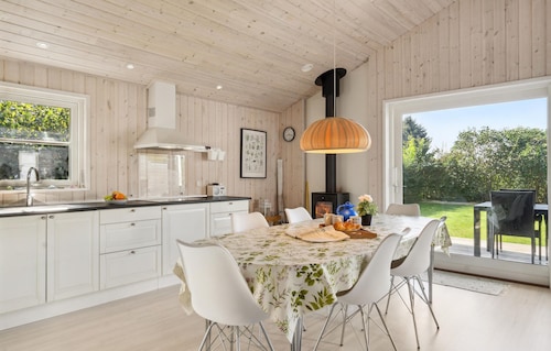Cozy home in Otterup with kitchen