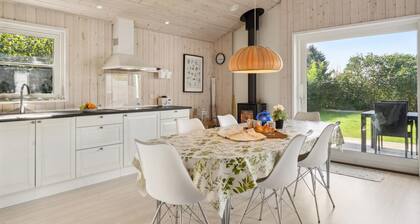 Cozy home in Otterup with kitchen