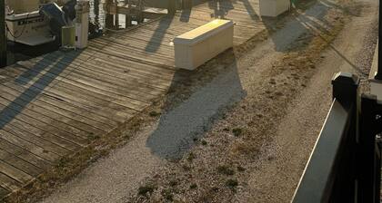 RENOVATED FOR 2025 - ☀️Cozy Canalside Retreat ⚓️