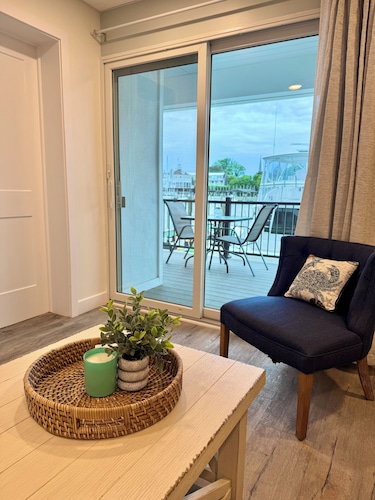 ☀️Cozy Canalside Retreat ⚓️