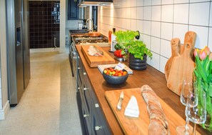 Refrigerador, microondas, parrilla de estufa y lavavajillas 