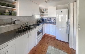 Fridge, microwave, stovetop, coffee/tea maker - Lovely home in Ronneby with WiFi (Ronneby)