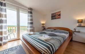 3 bedrooms, free WiFi, bed sheets - Beautiful home in Debeljak, Sukosan (Debeljak, Sukosan)