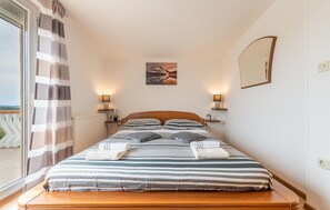 3 bedrooms, free WiFi, bed sheets