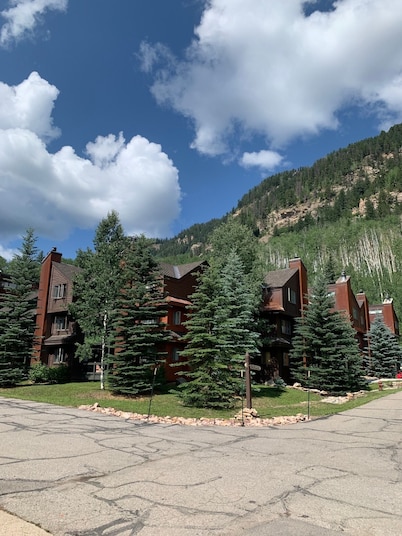 Mountain getaway condo with view of the mountains , sleeps 4 to 5