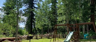 Mountain getaway condo with view of the mountains , sleeps 4 to 5