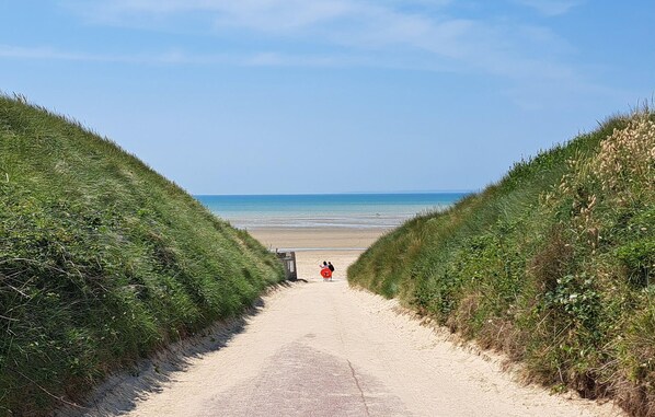 Beach nearby, fishing - La Maison d'Ici et d'Ailleurs (Créances)