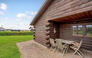 Outdoor dining - Gorgeous home in Vinderup with sauna (Vinderup)
