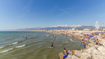 Una spiaggia nelle vicinanze