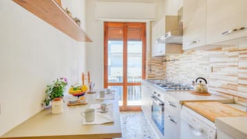 Kühlschrank, Herdplatte, Geschirrspüler