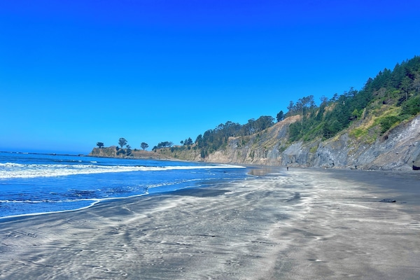 Playa en los alrededores y toallas de playa