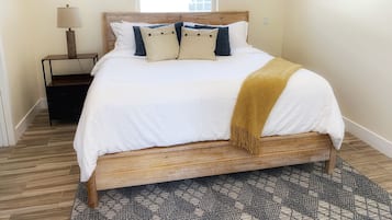 2 sovrum, skrivbord, gratis wi-fi och sängkläder