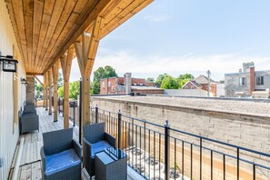 Deluxe Apartment, 1 King Bed with Sofa bed, Balcony | City view