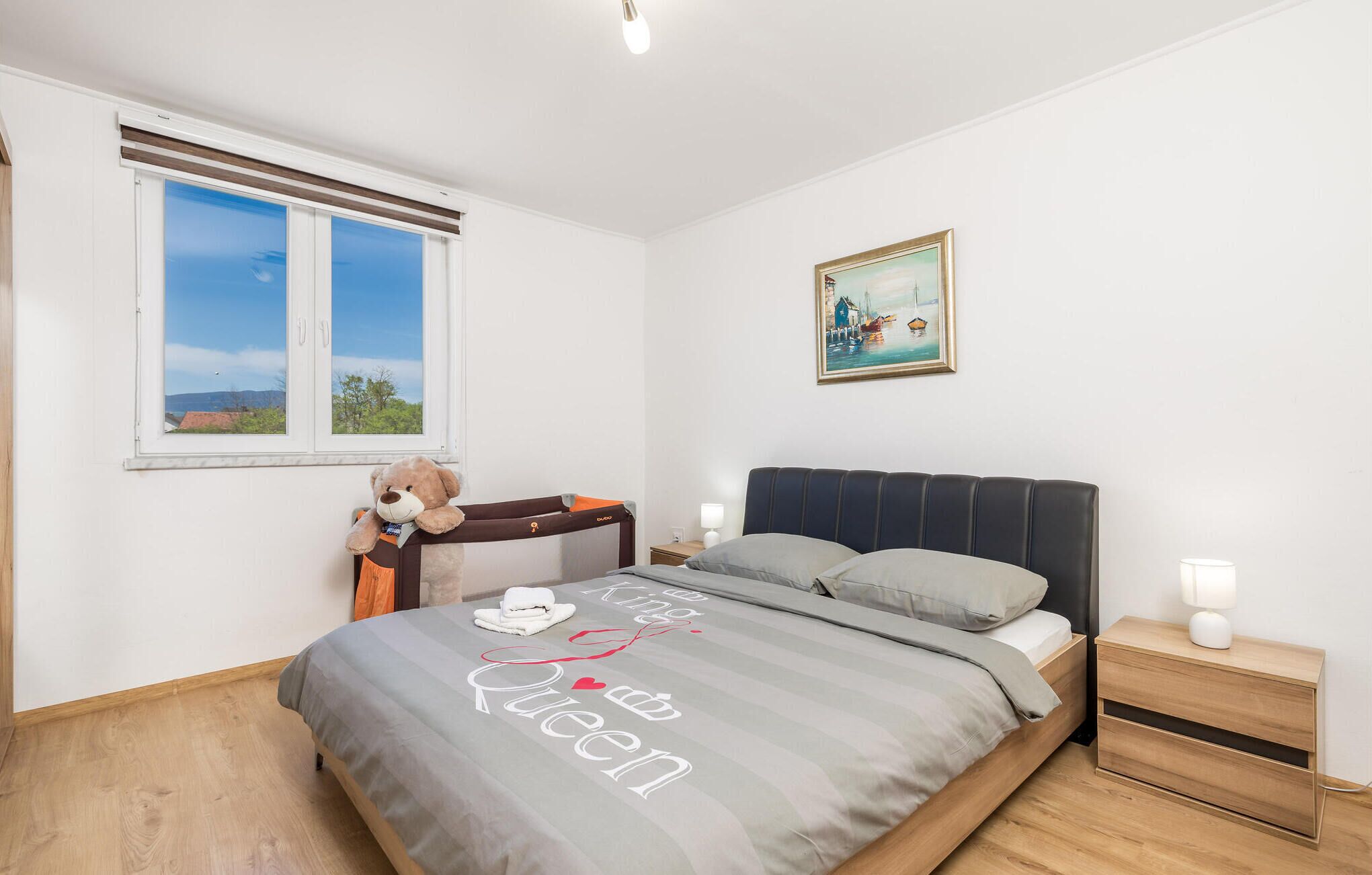 3 bedrooms, travel cot, free WiFi, bed sheets