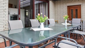 Outdoor dining - 5 bedroom amazing home in Wurster Nordseeküste (Wurster Nordseeküste)