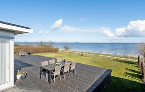 Outdoor dining - Stunning home in Kalvehave with WiFi (Kalvehave)