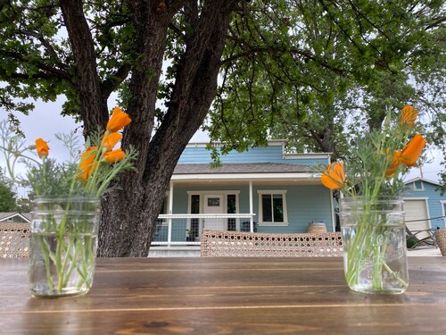 A charming country escape.  Near wineries, SLO, hiking, and SM Ranch & lake.