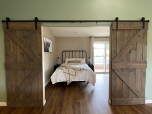 3 camere, una scrivania, ferro/asse da stiro, Wi-Fi gratuito