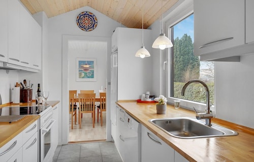 Cozy home in Gedser with WiFi