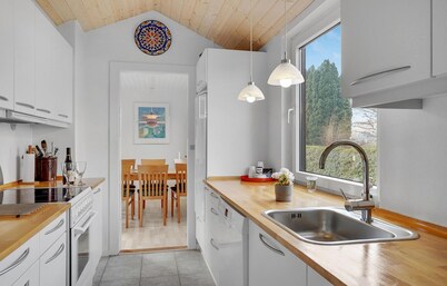 Cozy home in Gedser with WiFi