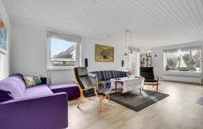 Tv, eldstad och dvd-spelare