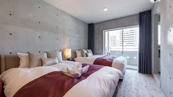 Premium bedding, laptop workspace, blackout drapes, free WiFi