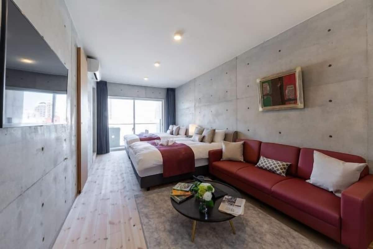 Premium bedding, laptop workspace, blackout drapes, free WiFi