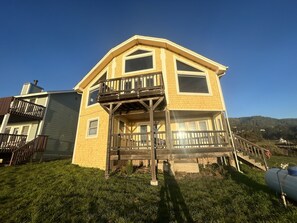 Exterior - White water views, location, comfort. (Whitethorn)