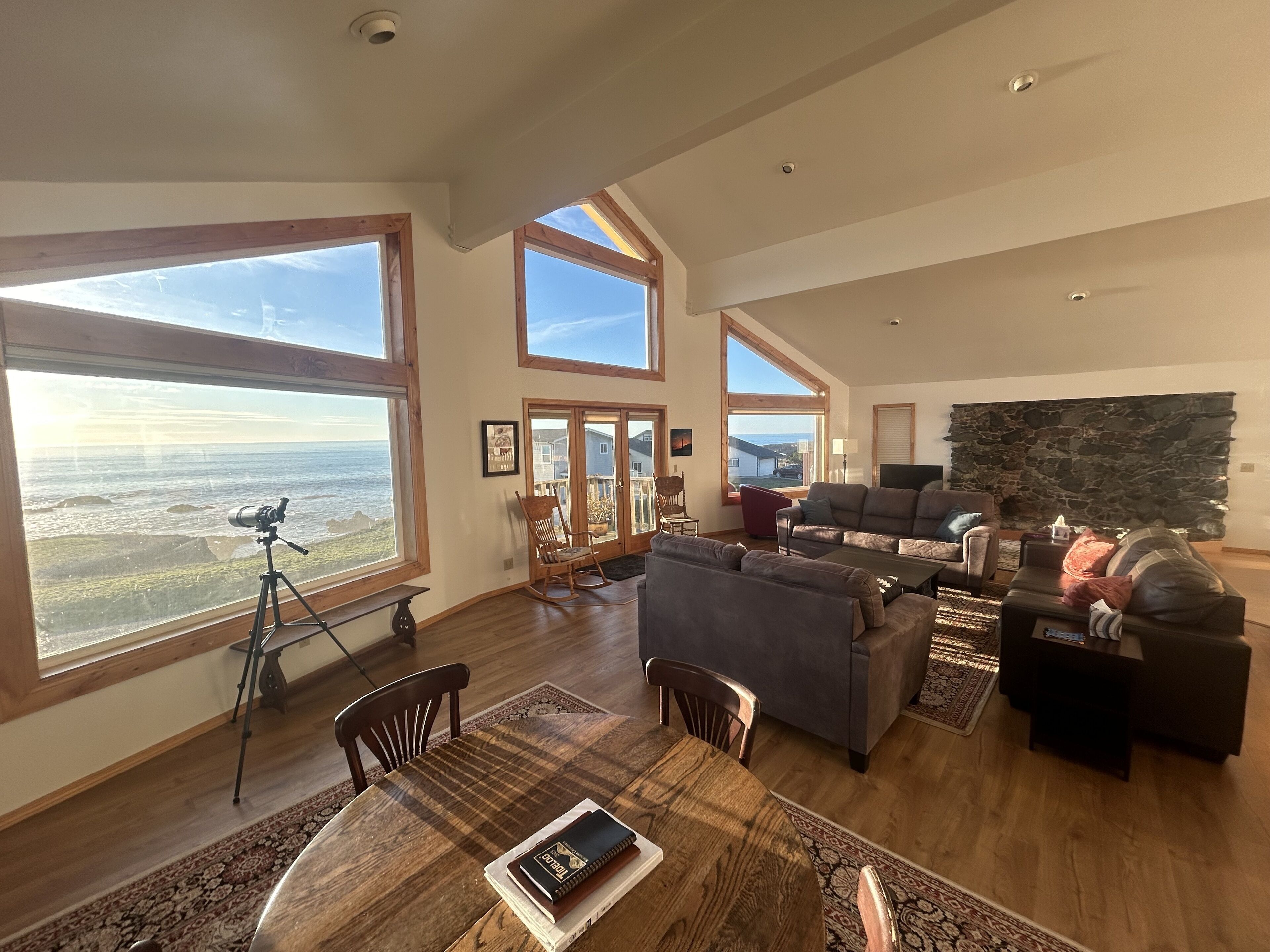 تلفزيون ذكي، كُتُب، ستيريو