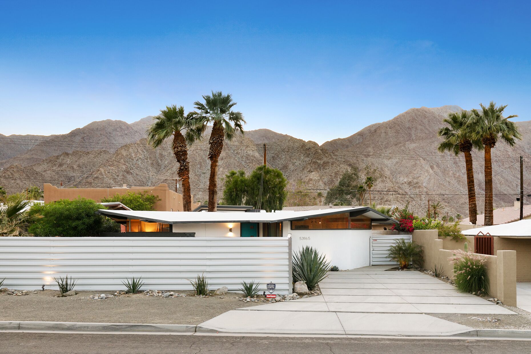Walt's Place: Original Midcentury Desert Getaway