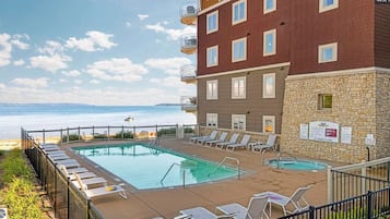 Outdoor pool, a heated pool