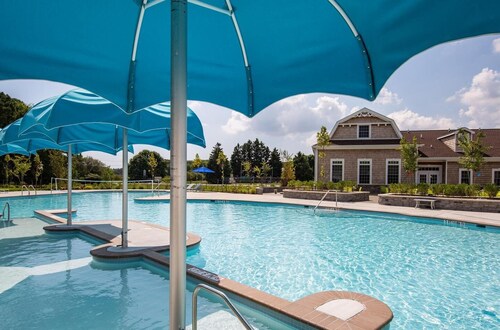 Bright & Airy House. Child friendly, EV charging, Pool, sauna, gym, kayak+
