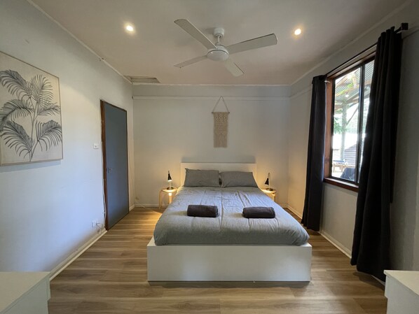 3 bedrooms, desk, iron/ironing board, free WiFi