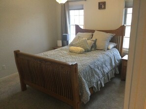 3 slaapkamers, een strijkplank/strijkijzer, wifi, beddengoed