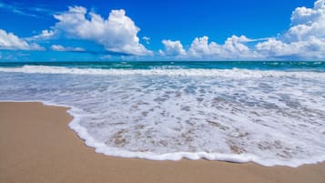 Beach nearby, sun-loungers, beach towels