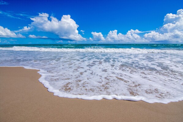 In Strandnähe, Liegestühle, Strandtücher