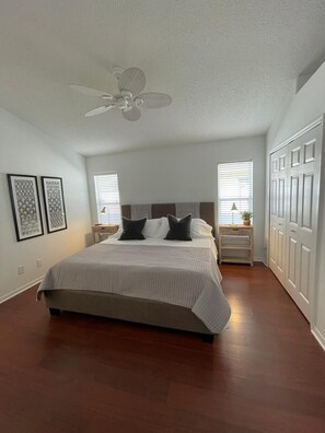 5 bedrooms, desk, iron/ironing board, travel cot