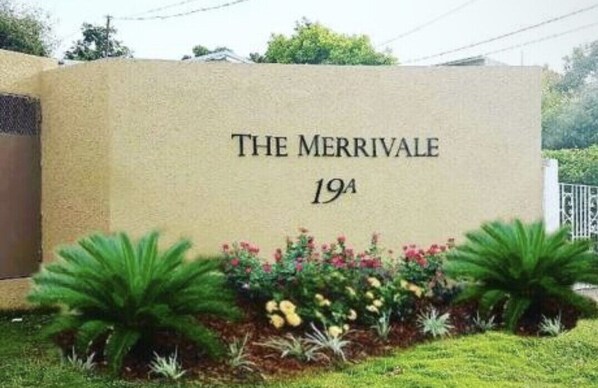 Property grounds - Luxurious Apt With a View/ 24 Hr Security Monitoring / Free Wifi (Kingston)