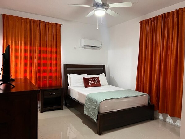 1 bedroom, desk, iron/ironing board, WiFi