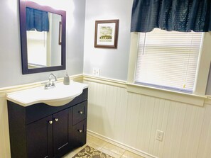 Combined shower/bathtub, towels, toilet paper