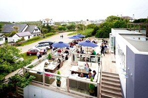 Outdoor dining - Property 5 minutes walk from Trearddur Bay beach (Trearddur Bay)