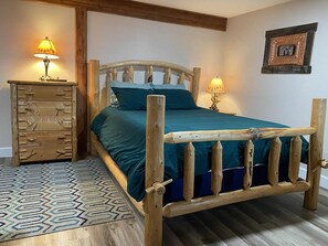 2 bedrooms, desk, iron/ironing board, WiFi