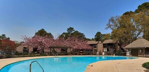 Pool - Lakefront Pinehurst Golf Retreat Condo (Pinehurst)