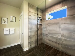 Stadtwohnung, 4 Schlafzimmer | Badezimmer | Handtücher, Shampoo, Toilettenpapier