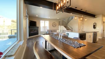 Townhome, 4 Bedrooms | Dapur peribadi | Kabinet dapur berasingan