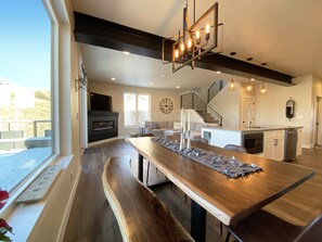 Stadtwohnung, 4 Schlafzimmer | Eigene Küche | Kühlschrank, Ofen, Wasserkocher mit Kaffee-/Teezubehör, Toaster