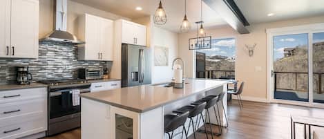 Townhome, 4 Bedrooms | Private kitchen | Kitchen islands