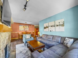 Condo, 2 Bedrooms | Living area