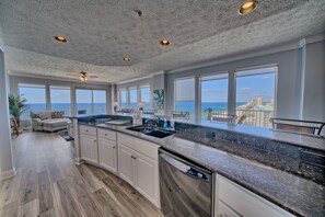 Private kitchen - Spacious Tropical Condominium at 17th Floor with Beach and Pool Access - Unit 1707 by RedAwning (Panama City Beach)